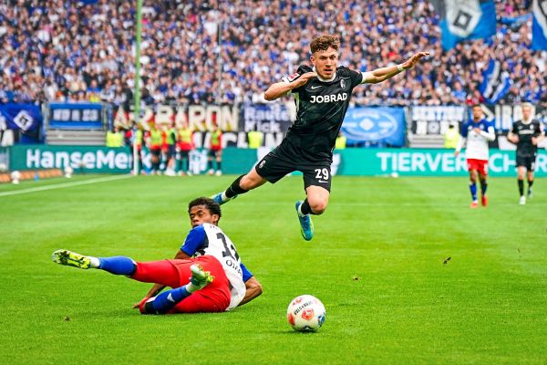 Fotofinish-im-deutschen-Bundesliga-Abstiegskampf-Freiburg-bangt-um-Europa