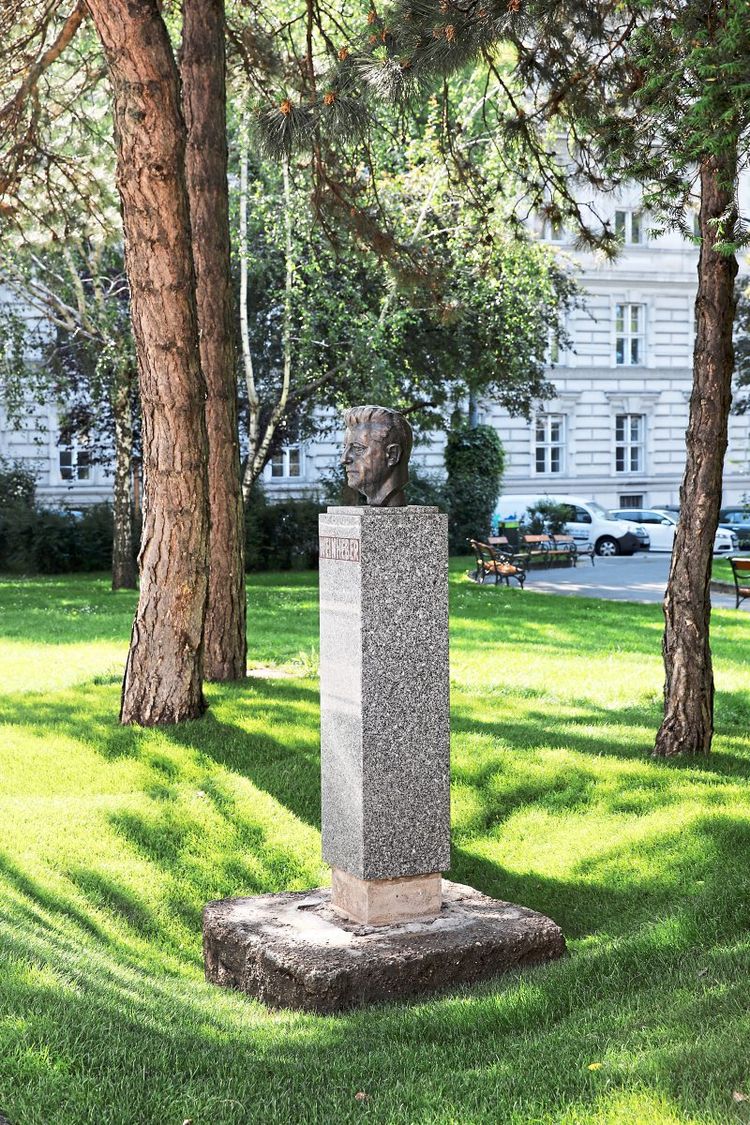 Monument to Josef Weinheber - Picture of Denkmal Josef Weinheber, Vienna -  Tripadvisor