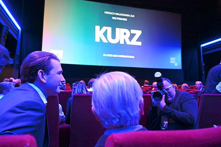 Sebastian Kurz bei der Kinopremiere im Kinosaal