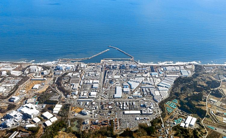 Das ehemalige Atomkraftwerk Fukushima Daiichi an der Küste Japans aus der Vogelperspektive