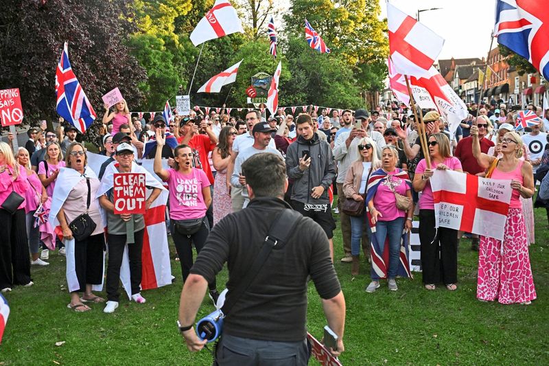 Großbritannien bereitet sich auf Welle von Protesten gegen Asylunterkünfte vor